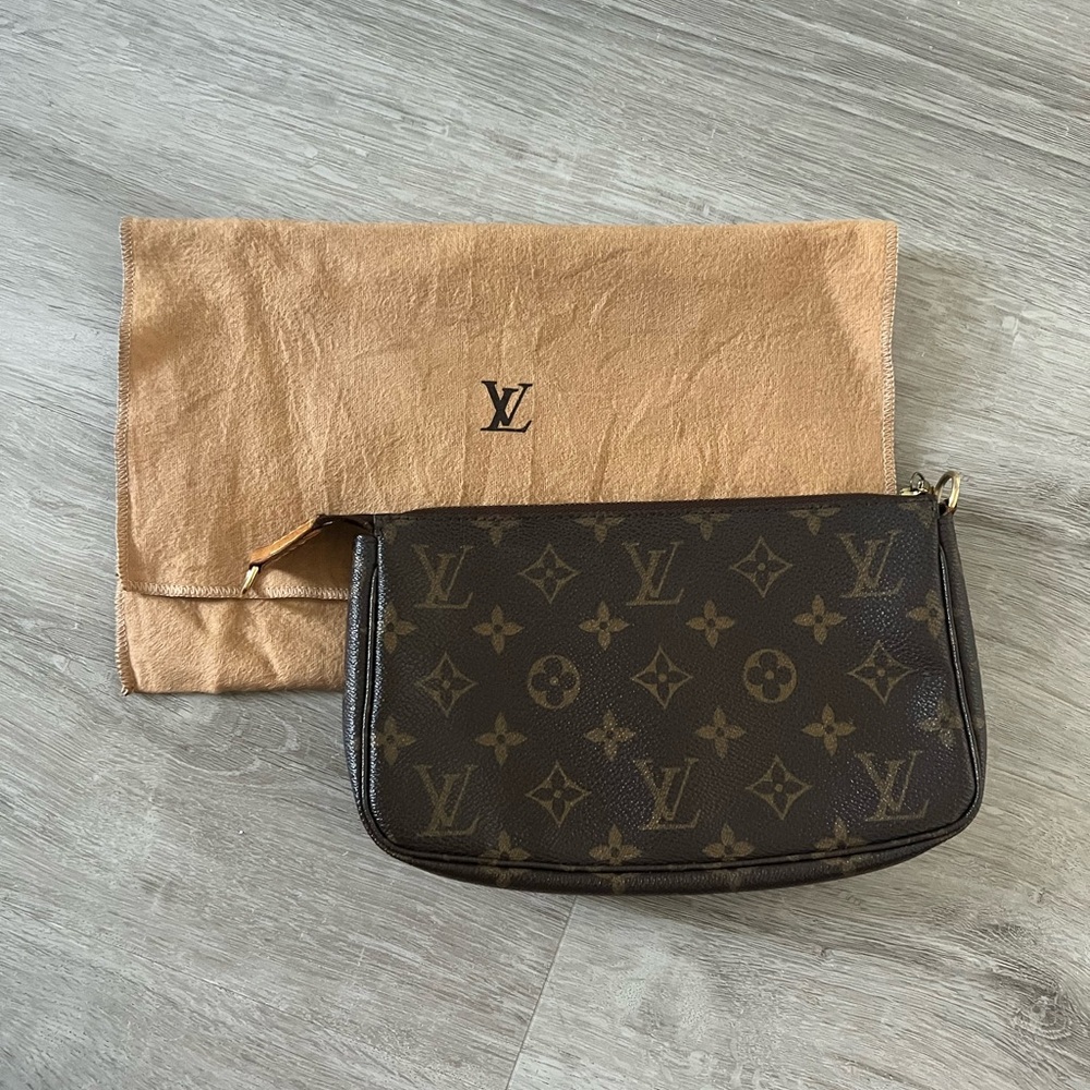 Louis Vuitton Pochette